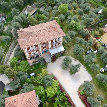 Hotel Carlo Brenzone sul Garda Bagian luar foto