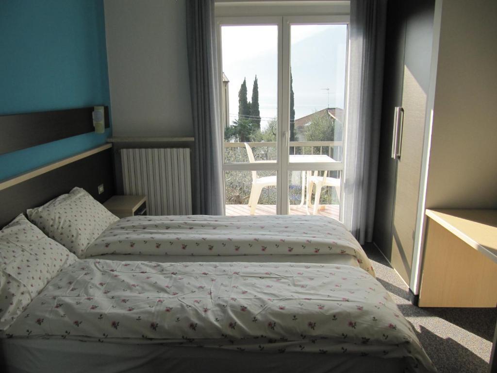Hotel Carlo Brenzone sul Garda Ruang foto