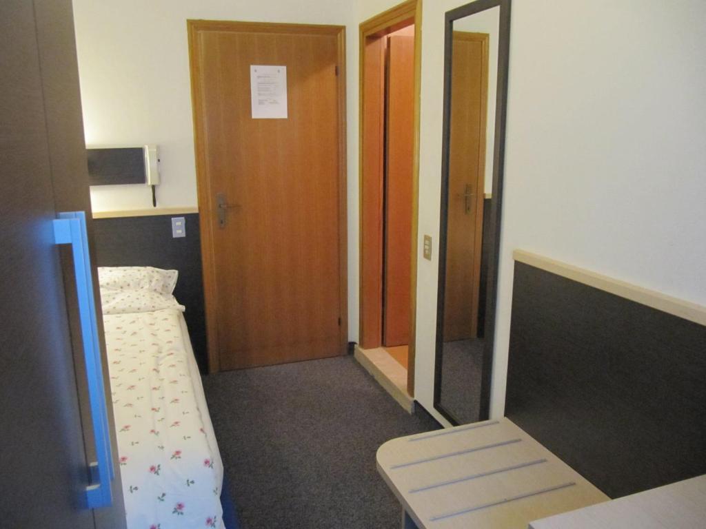 Hotel Carlo Brenzone sul Garda Ruang foto