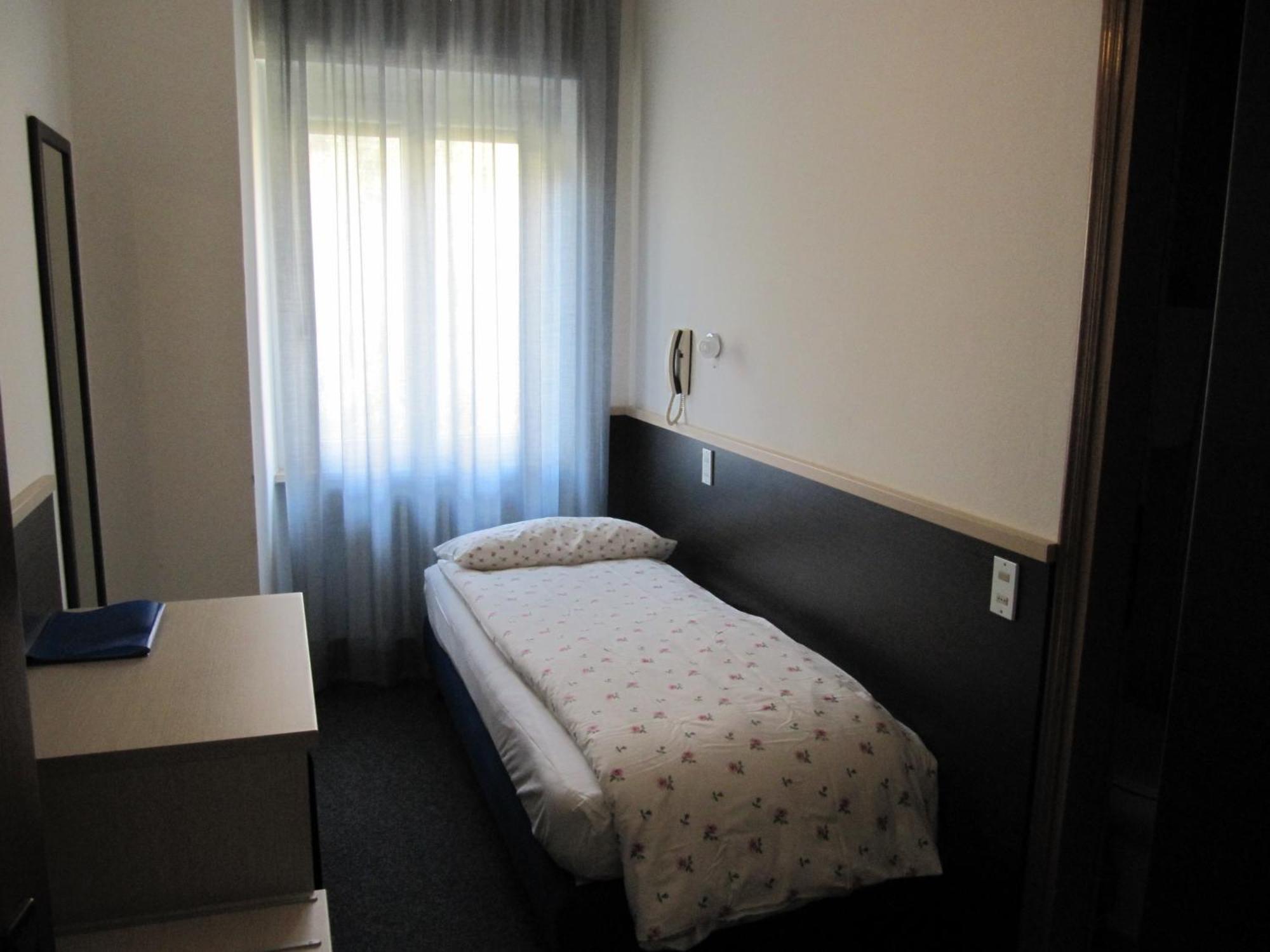 Hotel Carlo Brenzone sul Garda Bagian luar foto