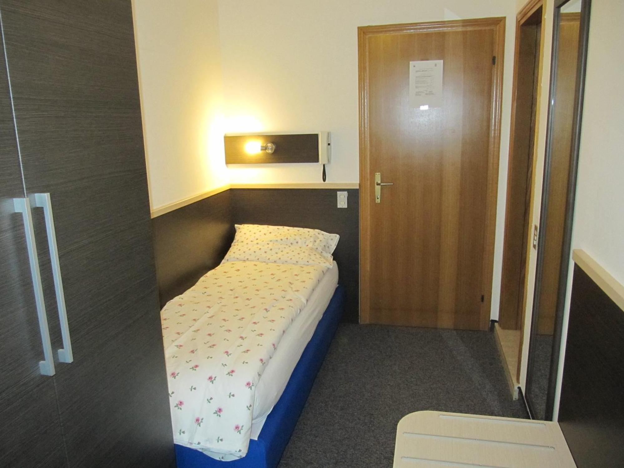 Hotel Carlo Brenzone sul Garda Bagian luar foto
