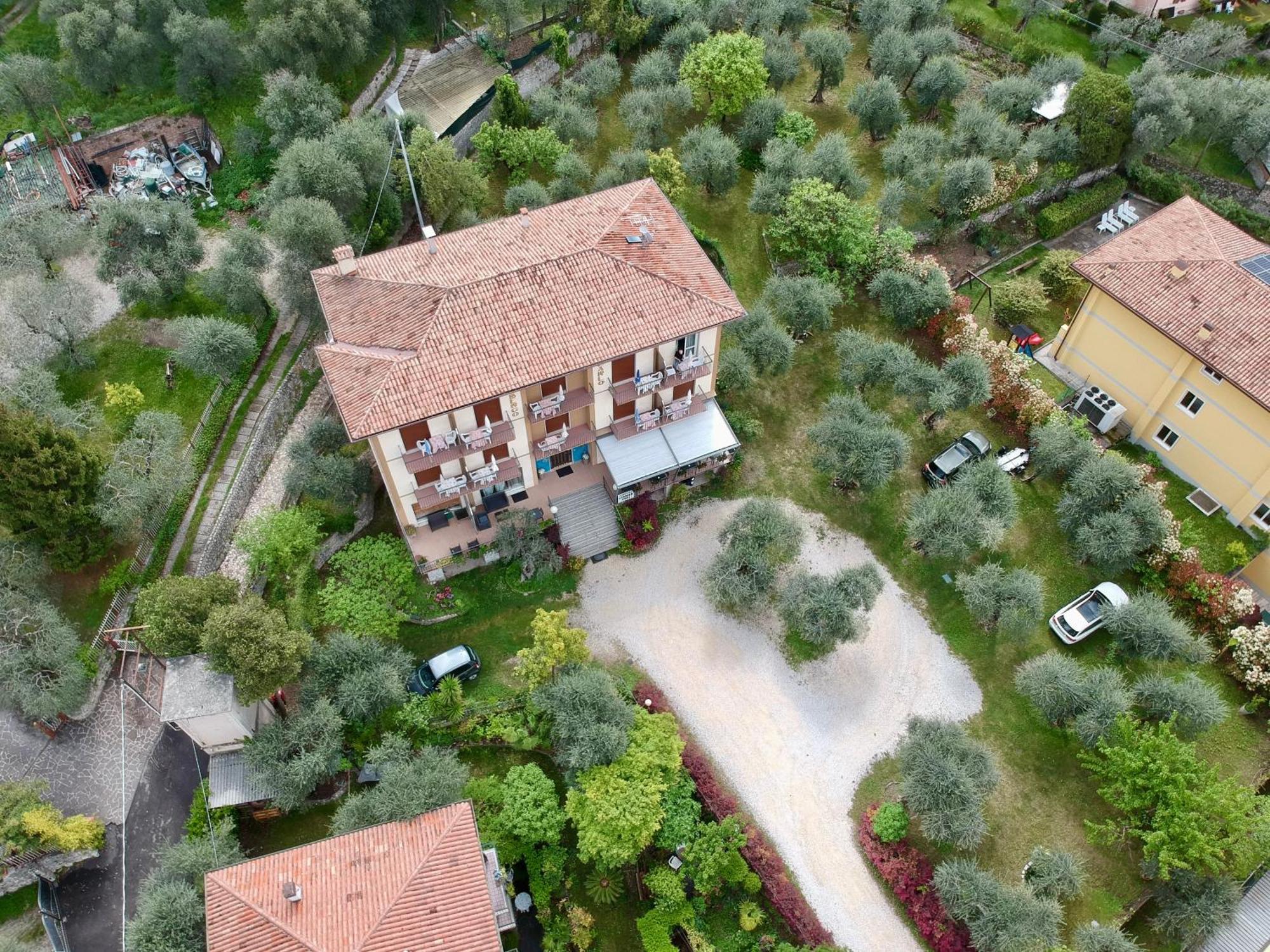 Hotel Carlo Brenzone sul Garda Bagian luar foto