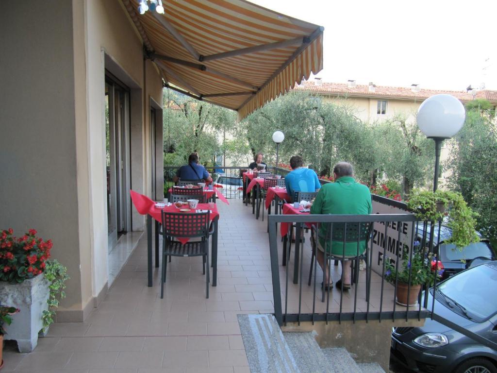 Hotel Carlo Brenzone sul Garda Bagian luar foto