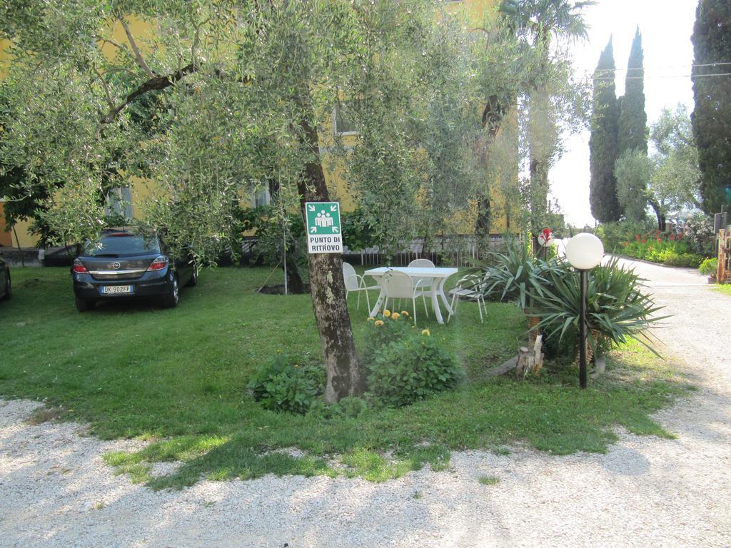 Hotel Carlo Brenzone sul Garda Bagian luar foto