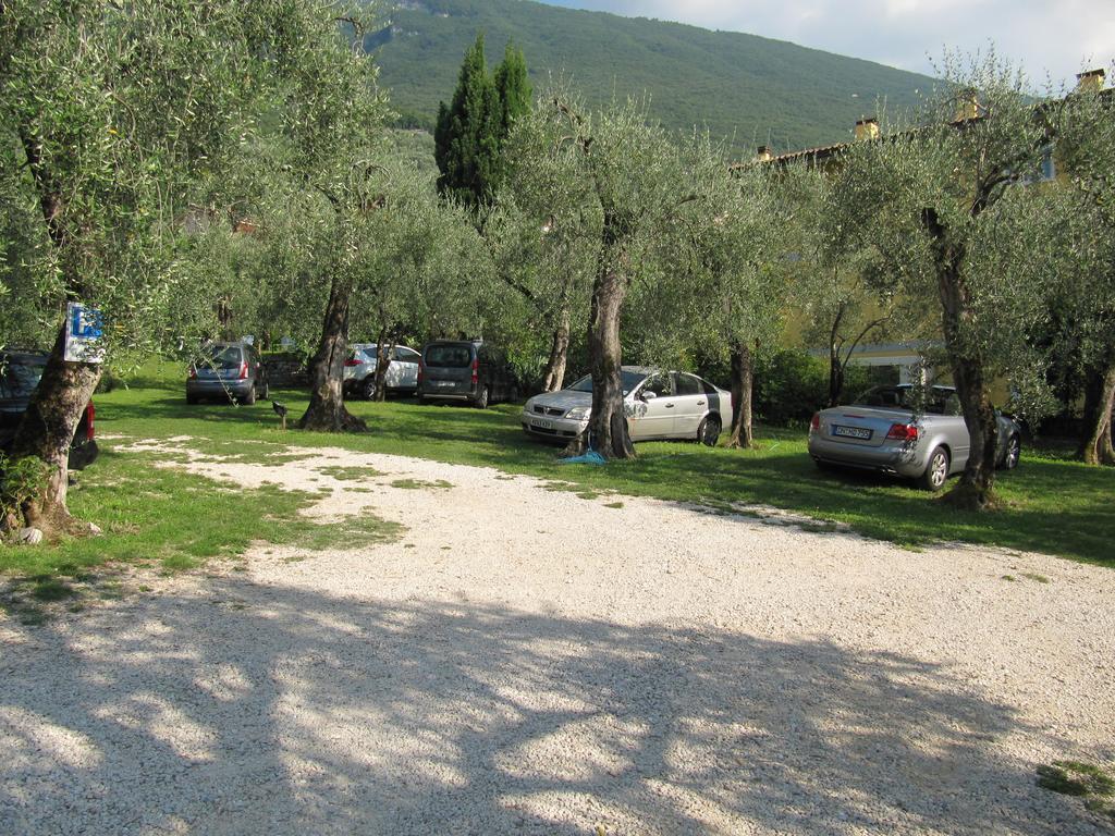 Hotel Carlo Brenzone sul Garda Bagian luar foto