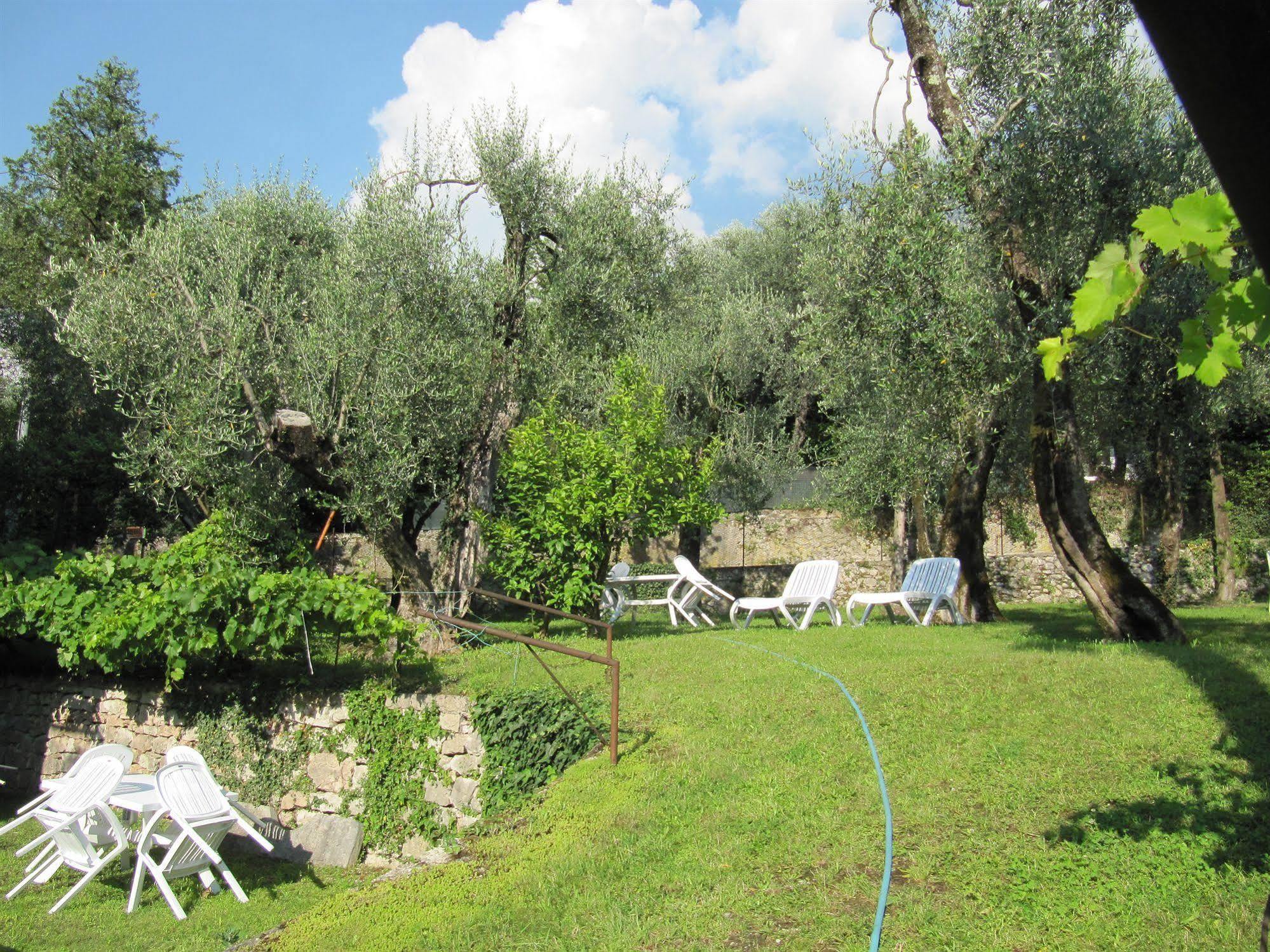 Hotel Carlo Brenzone sul Garda Bagian luar foto
